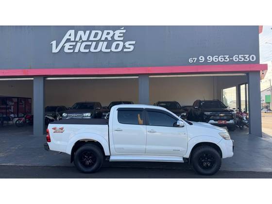 TOYOTA HILUX 3.0 SRV 4X4 CD 16V TURBO INTERCOOLER DIESEL 4P AUTOMÁTICO TOYOTA HILUX 3.0 SRV 4X4 CD 16V TURBO INTERCOOLER DIESEL 4P AUTOMÁTICO